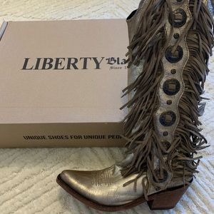 Liberty Black-712953 M Stone Washed fringed boot